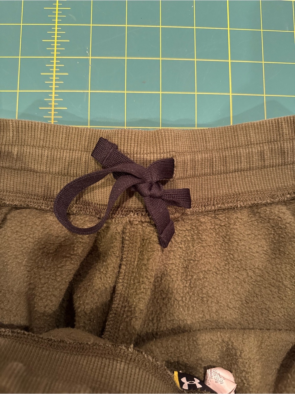 Under Armour Men’s Olive Green Fleece Joggers - Picture 3 of 7